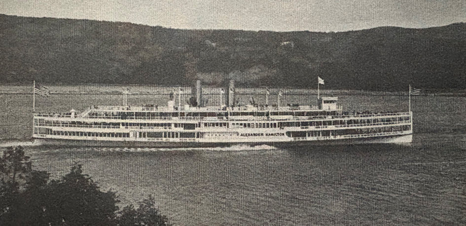 Postcard showing the Steamer Alexander Hamilton